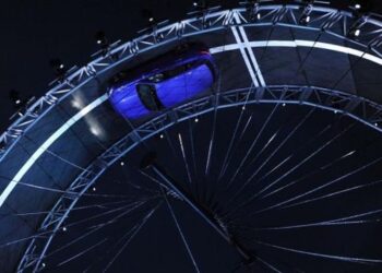 Центрифугалната сила ѝ пркоси на гравитацијата